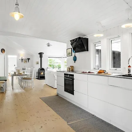 6 Bedroom Cozy In Semesterbostad