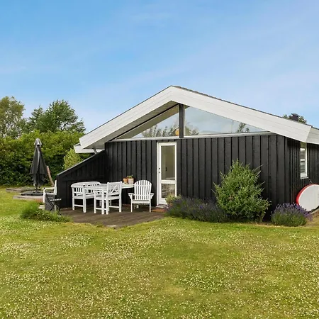 Сasa de vacaciones 6 Bedroom Cozy In Otterup