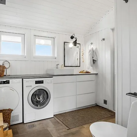 Semesterbostad 6 Bedroom Cozy In Otterup