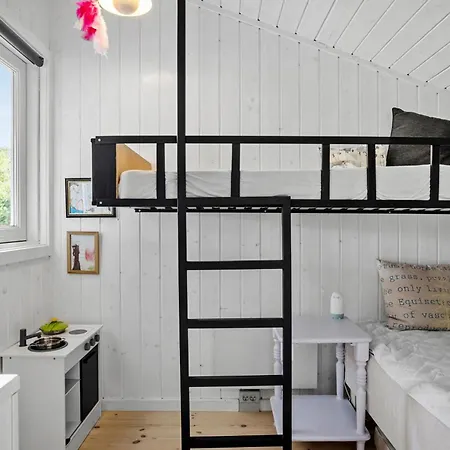 Сasa de vacaciones 6 Bedroom Cozy In Otterup