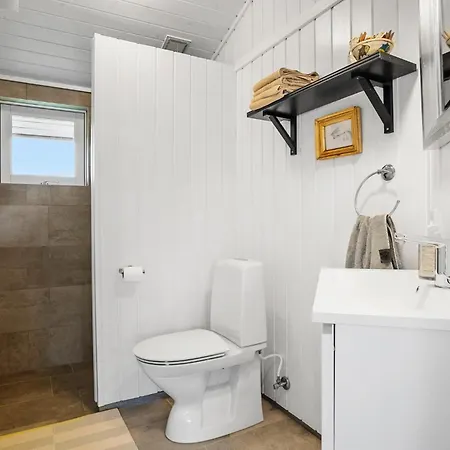 6 Bedroom Cozy In Holiday home *